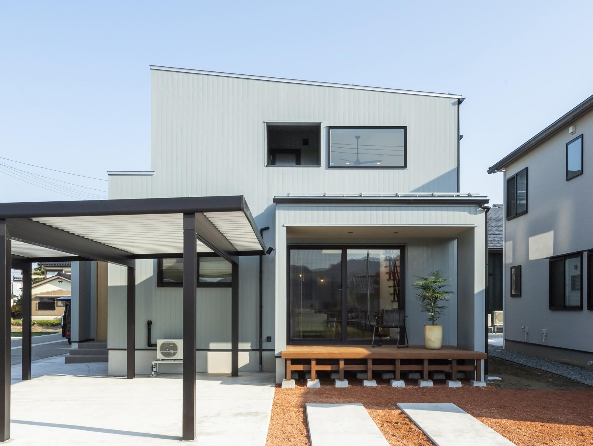 素材にこだわったナチュラルアンティークの住まい