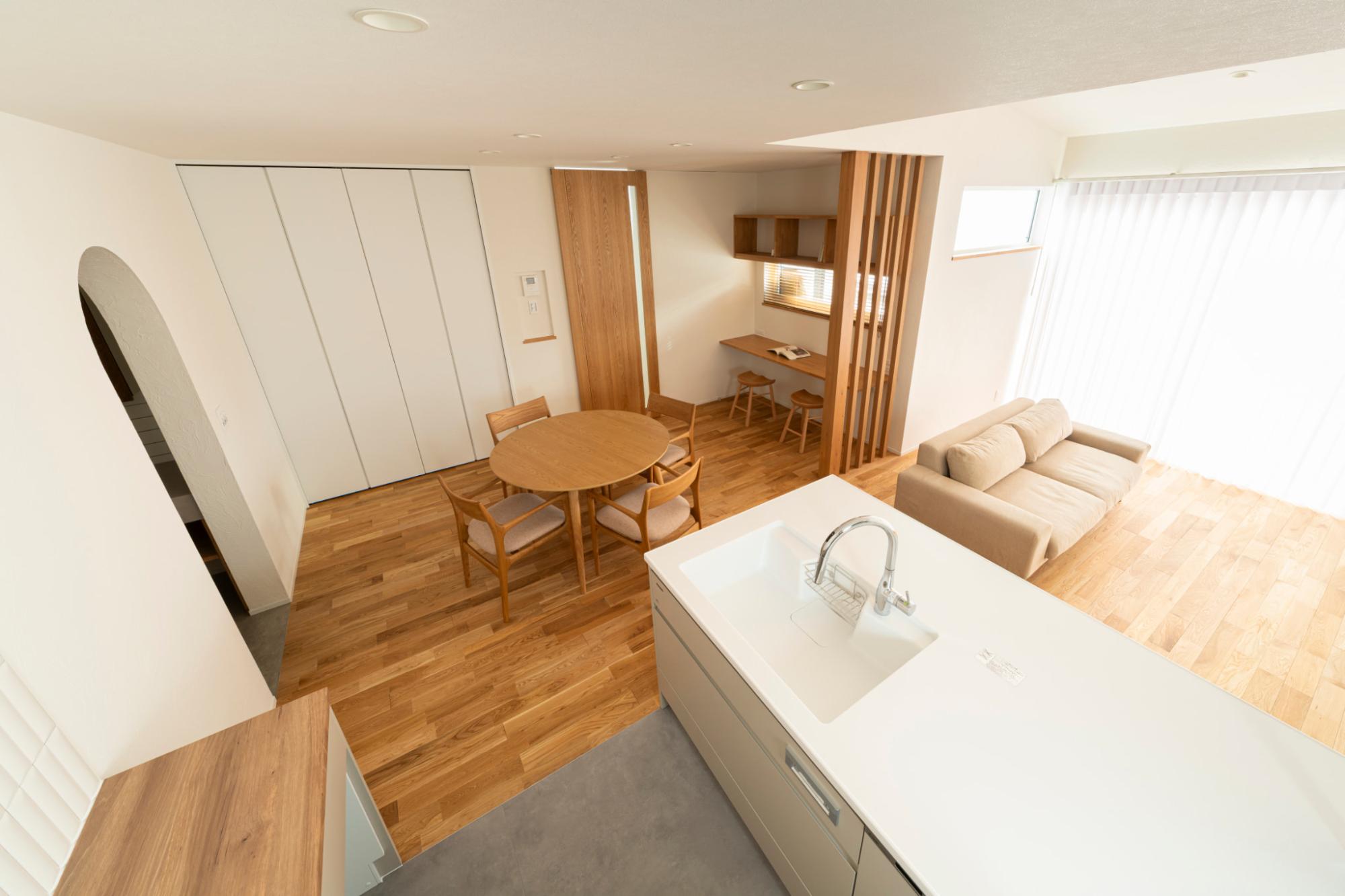 寝室と水回りがつながる動線のある家