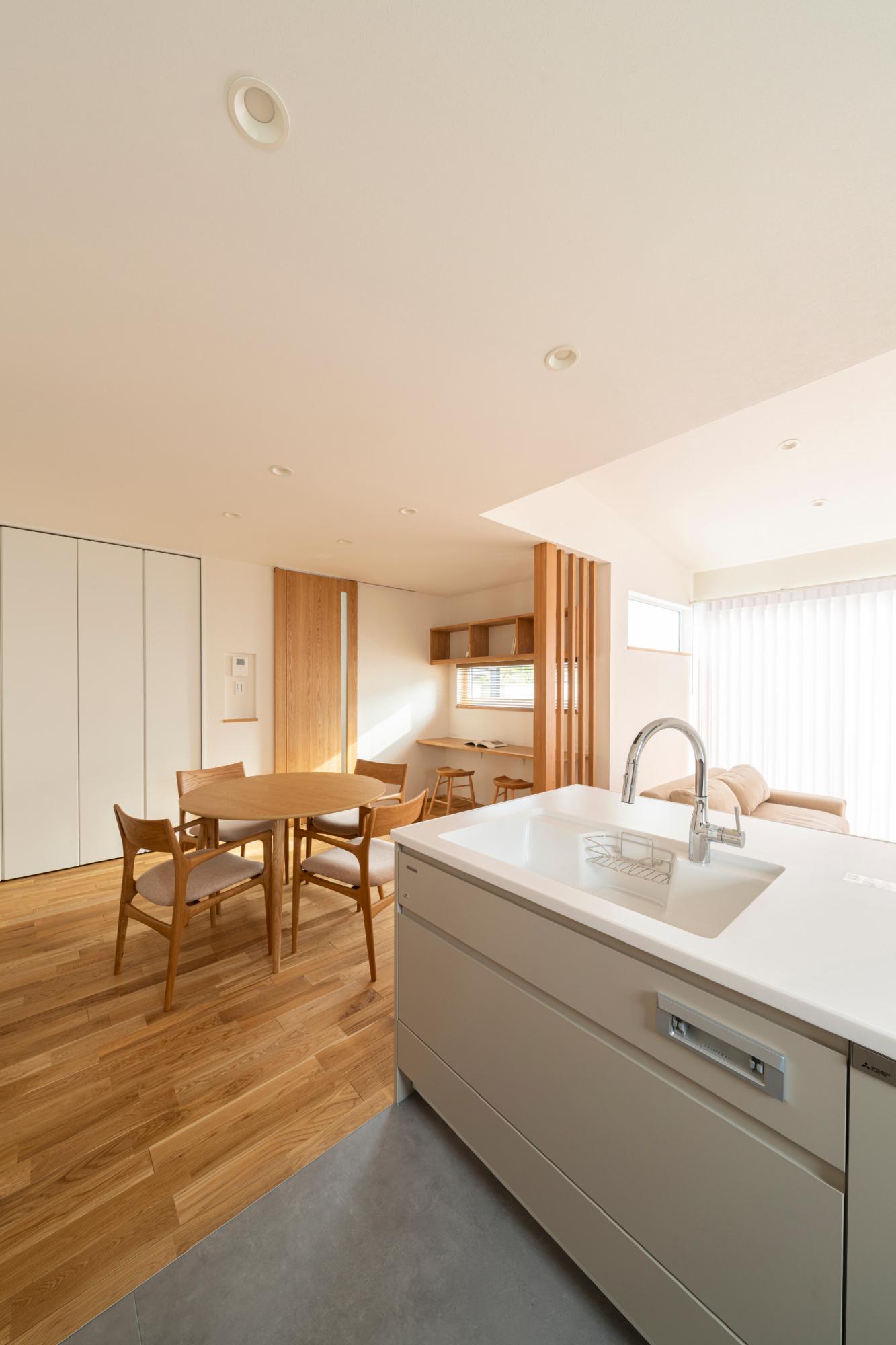 寝室と水回りがつながる動線のある家