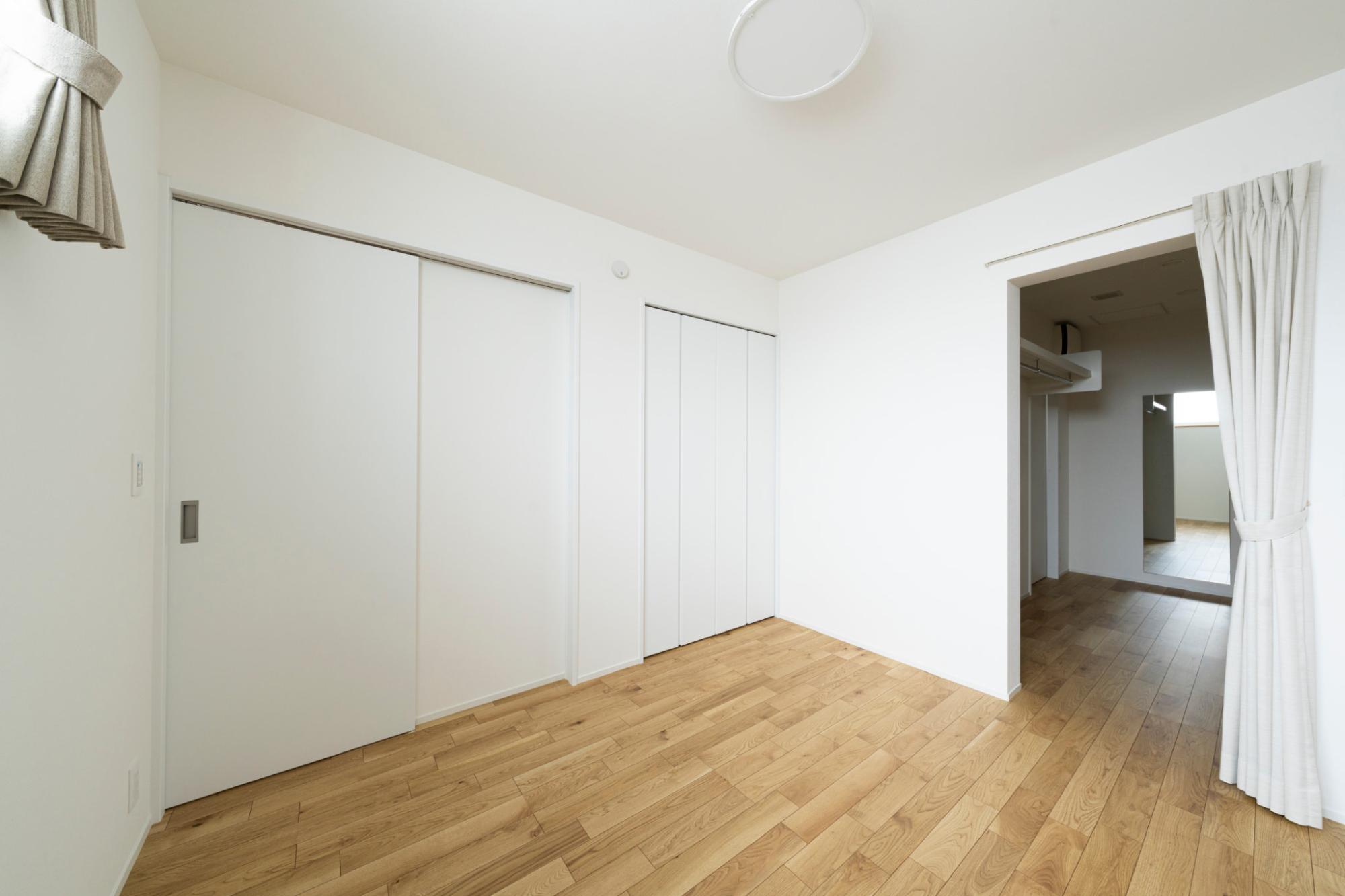 寝室と水回りがつながる動線のある家