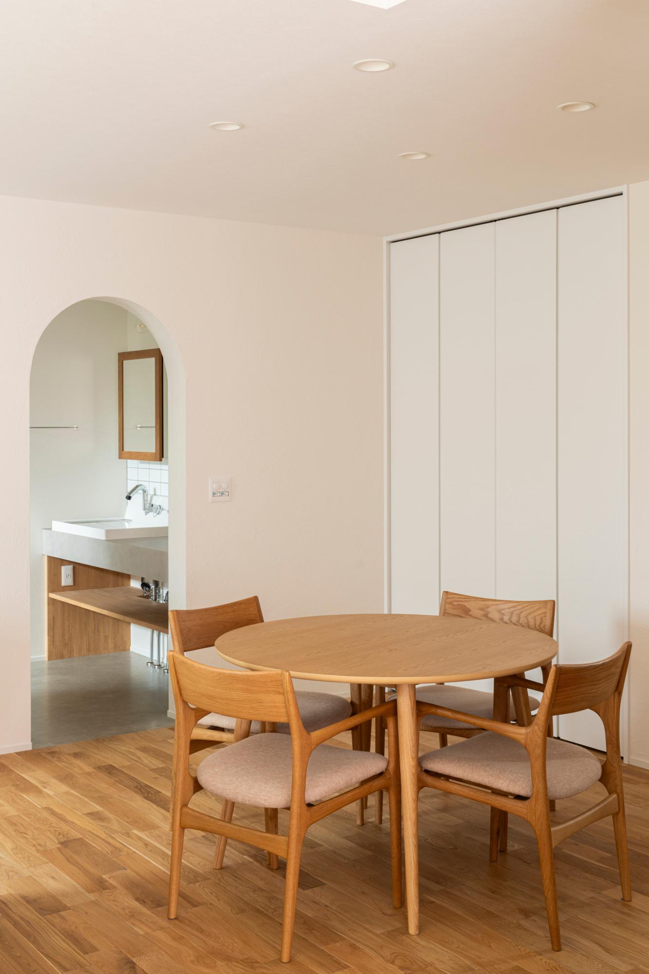 寝室と水回りがつながる動線のある家